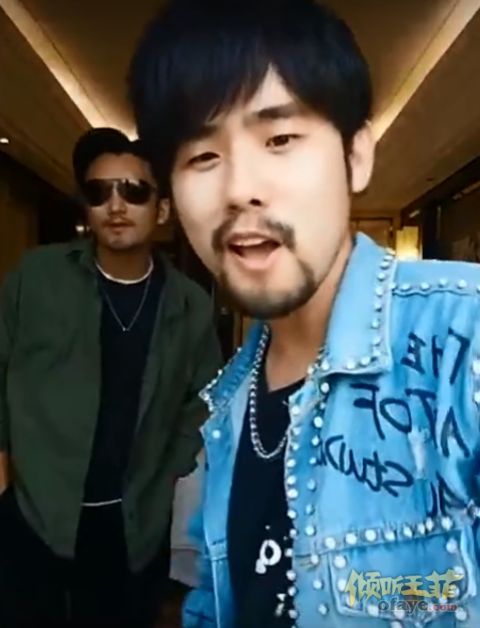 组图：网友模仿周杰伦谢霆锋留胡须梳背头戴墨镜乍一看真像