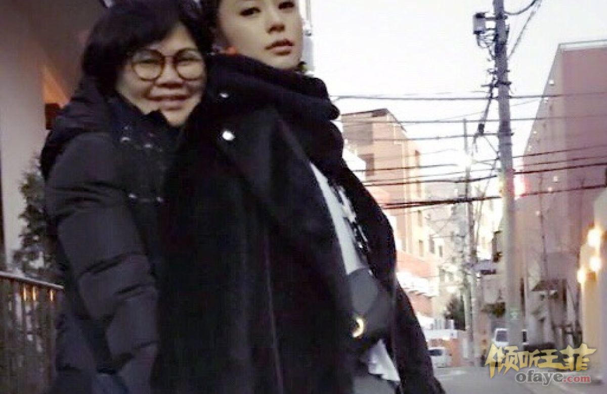 组图：娱乐圈明星母亲节齐齐晒妈张馨予范冰冰妈妈貌美