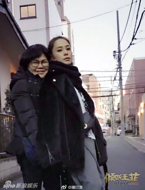 组图：娱乐圈明星母亲节齐齐晒妈张馨予范冰冰妈妈貌美