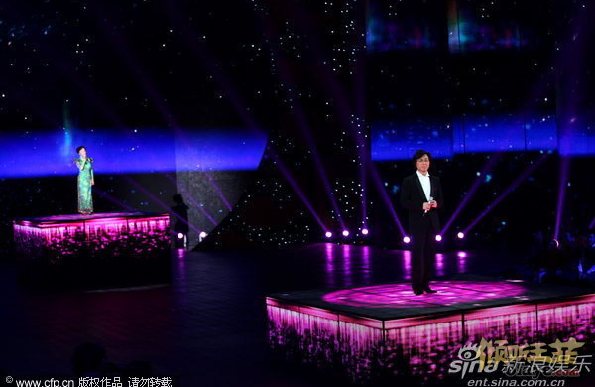 蔡明挑战王菲演绎别样《因为爱情》