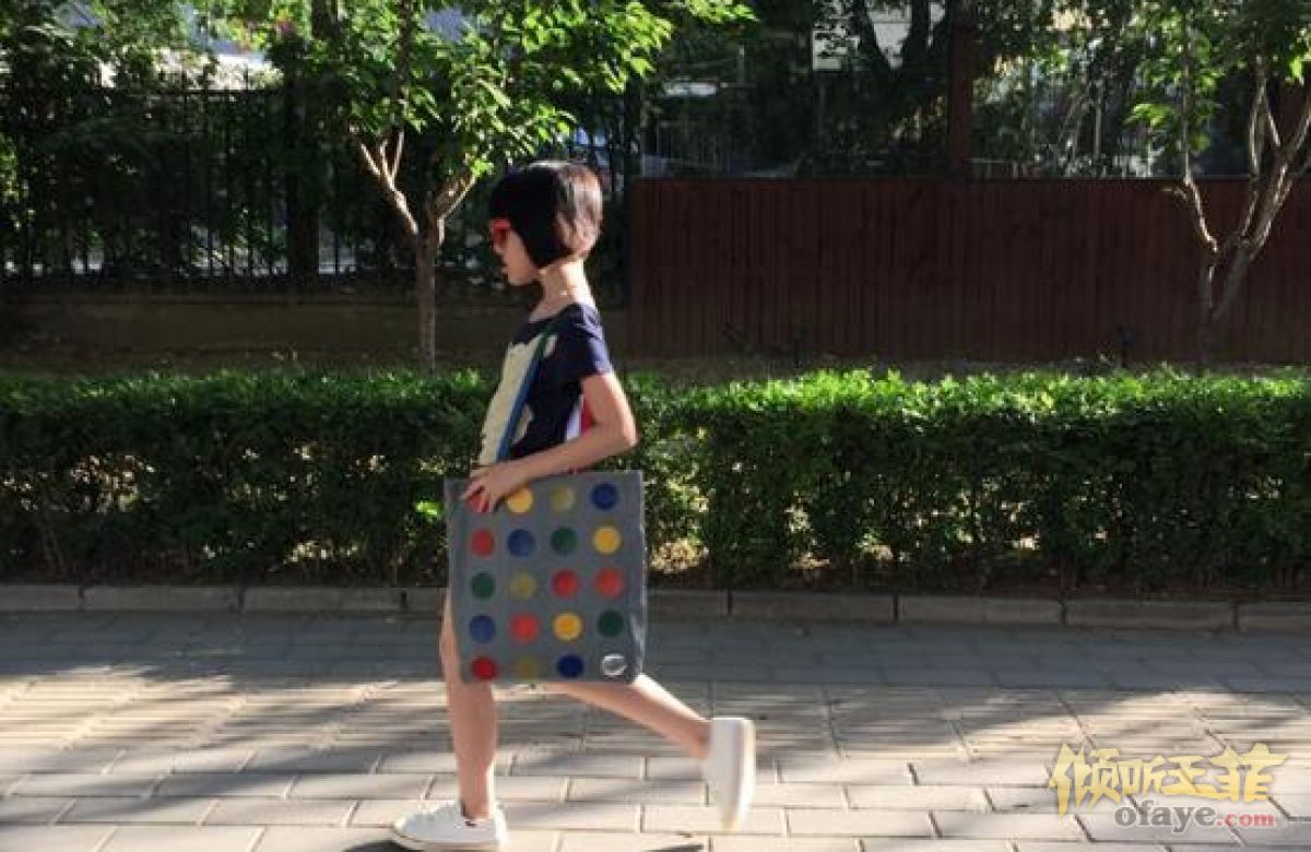 时尚最时尚！王菲母女三人秀长腿似模特