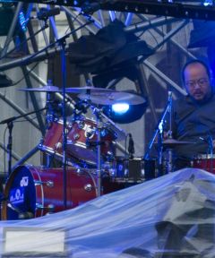 组图：窦唯北京草莓音乐节表演《殃金咒》现场气氛超热烈