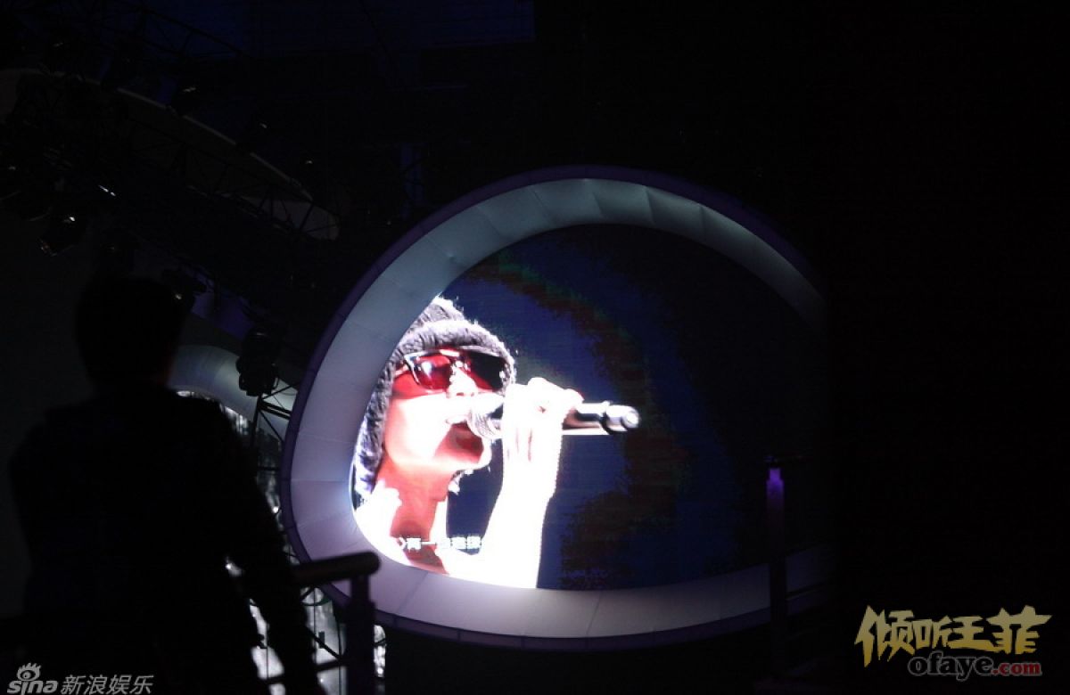 独家组图：王菲现身湖南卫视跨年演唱会彩排