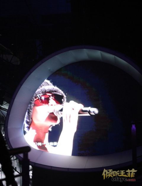 独家组图：王菲现身湖南卫视跨年演唱会彩排