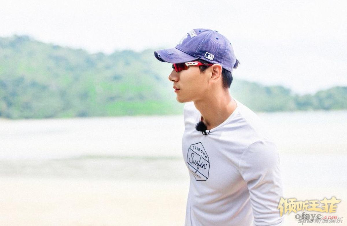 组图：黄晓明曝赵薇曾跟王菲学唱歌周冬雨摇身一变当主厨