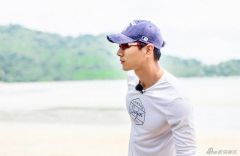 组图：黄晓明曝赵薇曾跟王菲学唱歌周冬雨摇身一变当主厨
