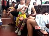 [深圳]实拍小孩打针怕痛大呼"妈妈 救救我"
