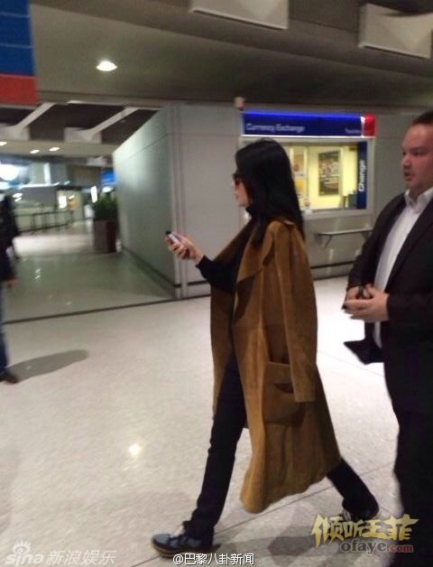 王菲潮装赴时装周 离婚后首次公开亮相