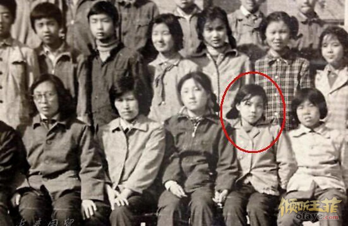 组图：王菲12岁旧照曝光懵懂青涩眼神不羁从小就有范儿