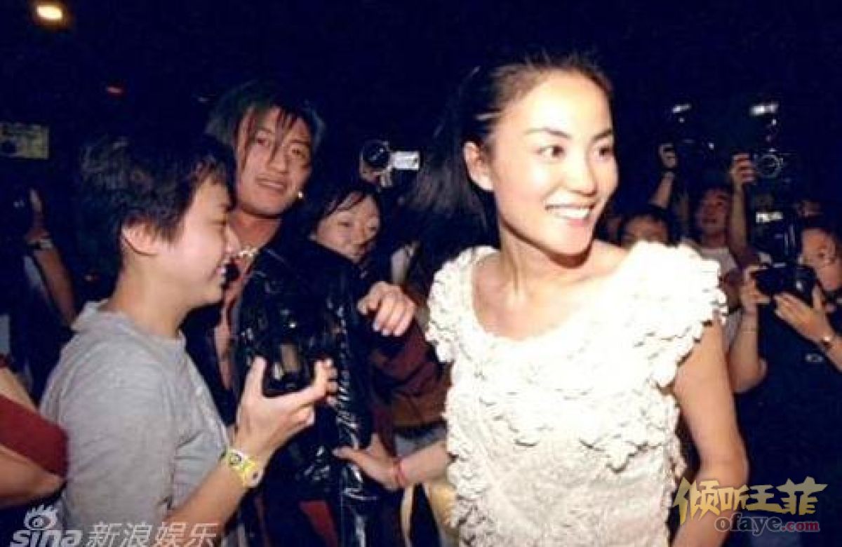 2000年3月19日媒体登出王菲谢霆锋单独幽会