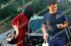 独家：王菲李亚鹏离婚后庆中秋 李嫣粉衣似公主