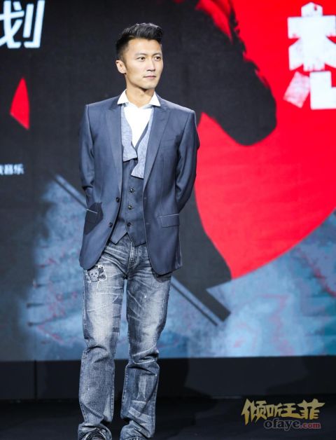 组图：谢霆锋举行音乐计划发布会霍汶希催开演唱会愿被刀插