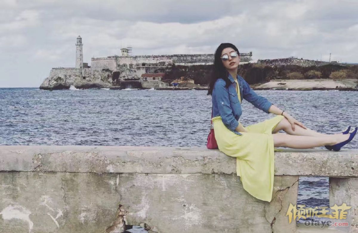 组图：李亚鹏女友晒旧照长发造型曝光气质优雅