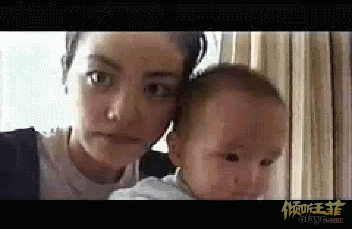 组图：王菲与窦靖童同框旧照模样清丽纯净怀抱女儿母爱满满