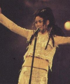 组图：很嘻哈！王菲长发脏辫旧照曝光网友直呼“酷毙了”