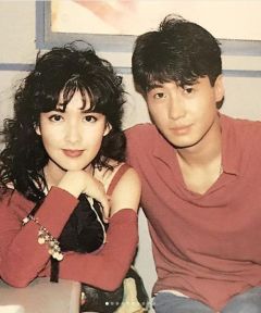 组图：男神女神旧照大放送！周慧敏晒与黎明张曼玉王菲等合照