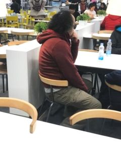 组图：50岁窦唯近照曝光头发凌乱身材发福