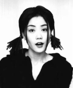 组图：王菲昔日黑白写真旧照曝光嘟嘴卖萌不停
