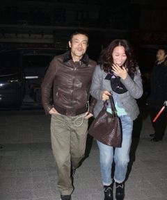 王菲演唱会庆功吃火锅 赵薇那英到场祝贺