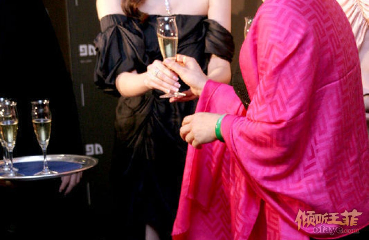 高清图：王菲周立波吴佩慈等齐贺杨澜店铺开张