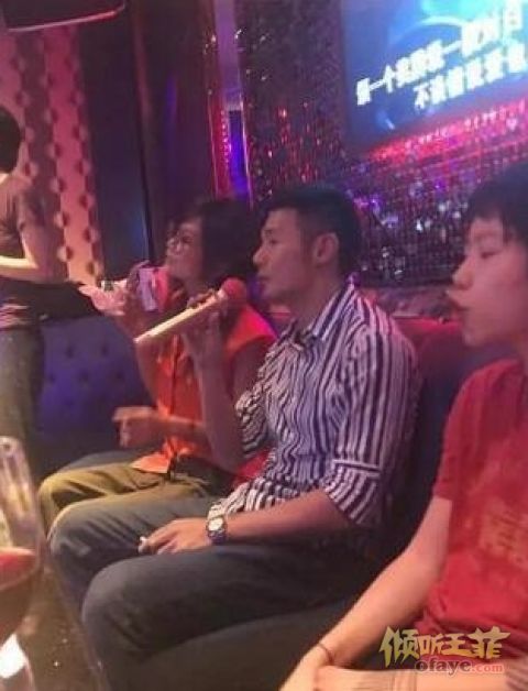 组图：原来明星也爱唱K！赵薇爆料王菲会当一整晚麦霸