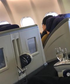 组图：网友飞机上偶遇王菲和李嫣女神侧颜漂亮有气质