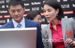 王菲李亚鹏夫妇亮相2012“Bazaar明星慈善夜”