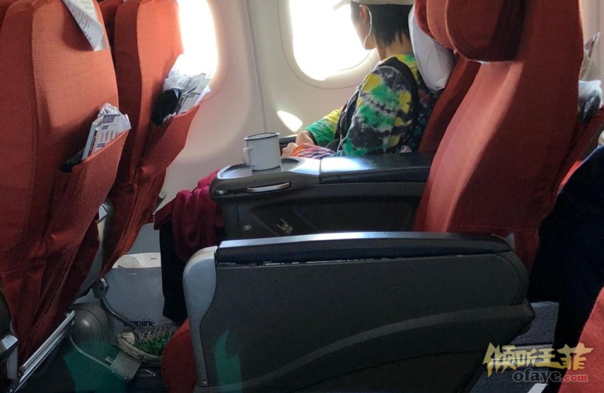 组图：与王菲合体录《幻乐之城》?网友偶遇窦靖童香港飞无锡