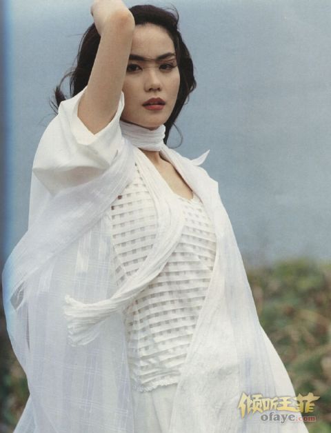 组图：王菲旧照曝光一身白衣仙气飘飘弯眉秀目气质纯净
